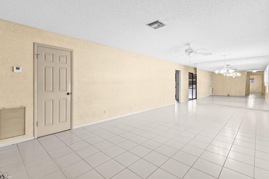 合同活跃: $195,000 (2 贝兹, 2 浴室, 1114 平方英尺)