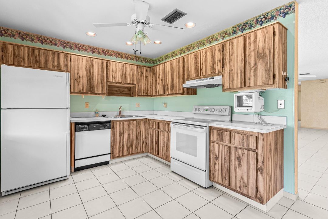 合同活跃: $195,000 (2 贝兹, 2 浴室, 1114 平方英尺)