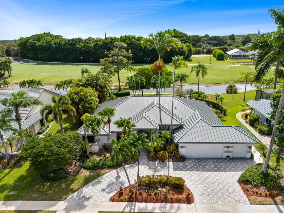 Recently Sold: $999,000 (3 beds, 2 baths, 2412 Square Feet)