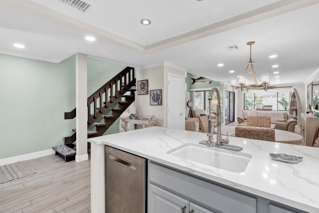 待售: $625,000 (2 贝兹, 2 浴室, 1676 平方英尺)