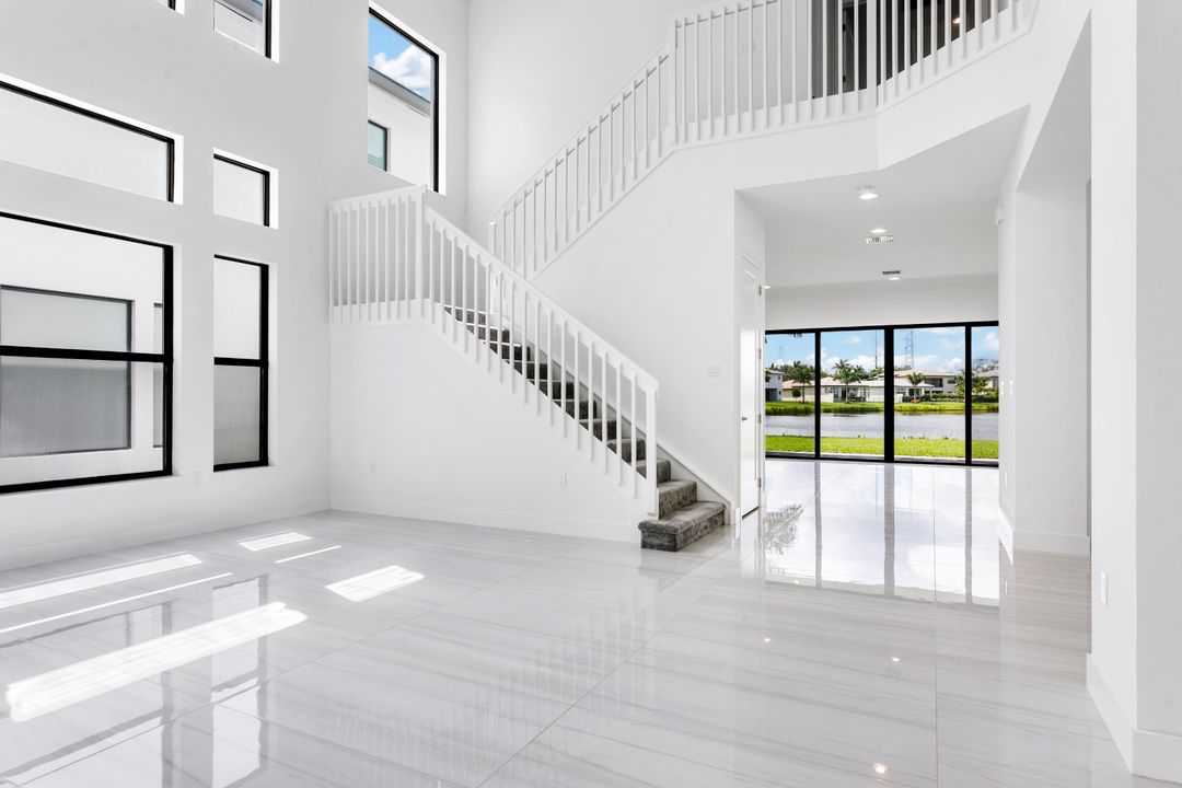 Active With Contract: $2,000,000 (5 beds, 7 baths, 4605 Square Feet)