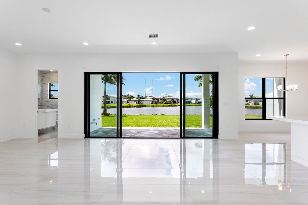 Active With Contract: $2,000,000 (5 beds, 7 baths, 4605 Square Feet)