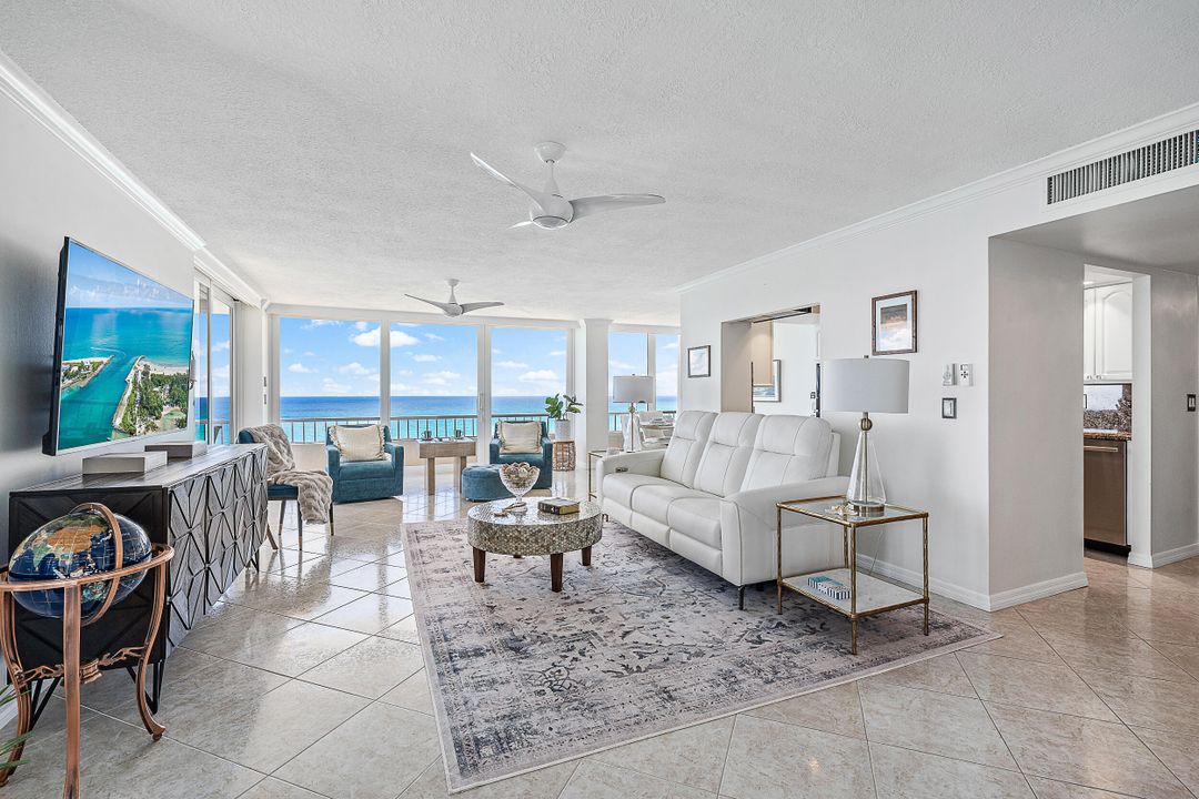 合同活跃: $9,000 (2 贝兹, 2 浴室, 1558 平方英尺)