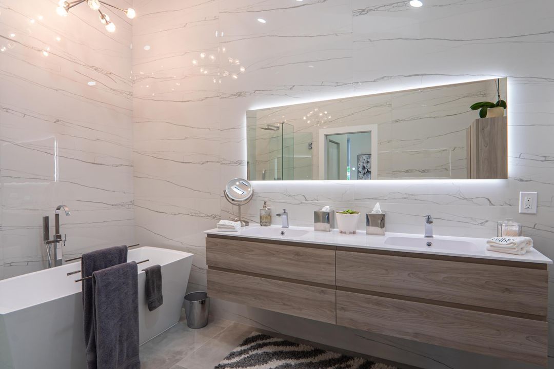 Activo con contrato: $12,995 (2 camas, 2 baños, 1689 Pies cuadrados)