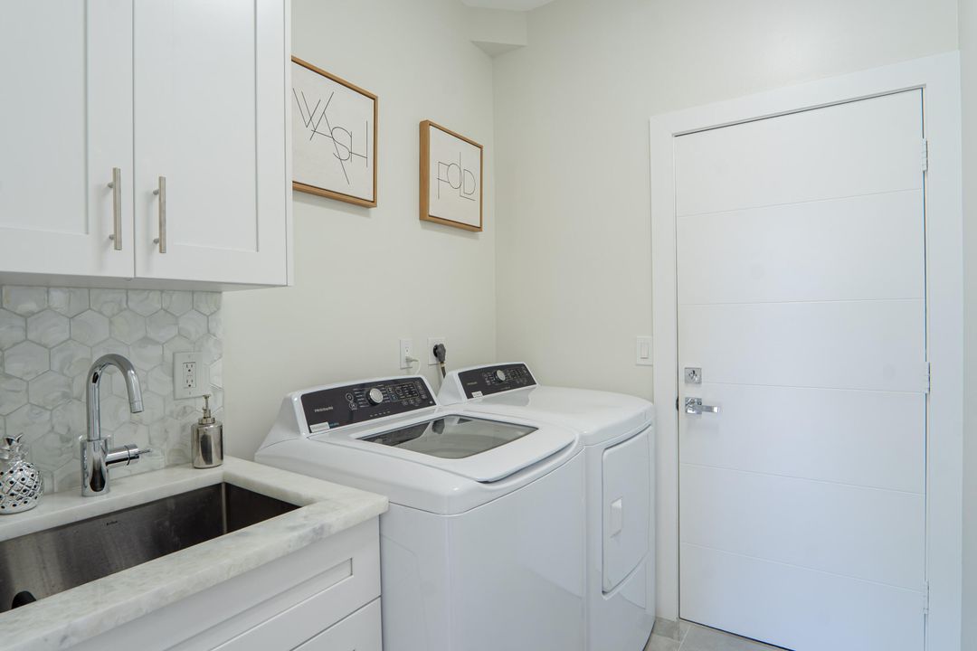 Activo con contrato: $12,995 (2 camas, 2 baños, 1689 Pies cuadrados)