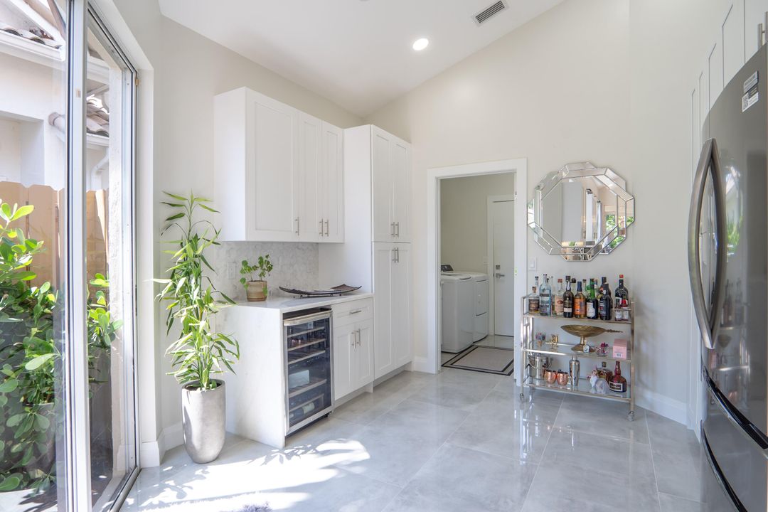 Activo con contrato: $12,995 (2 camas, 2 baños, 1689 Pies cuadrados)