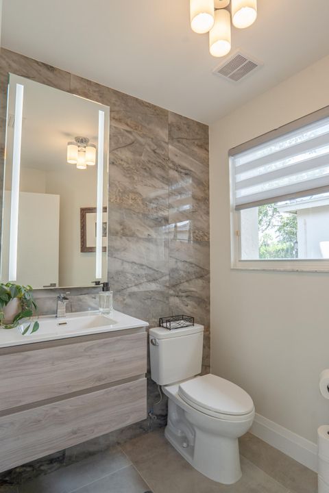 Activo con contrato: $12,995 (2 camas, 2 baños, 1689 Pies cuadrados)