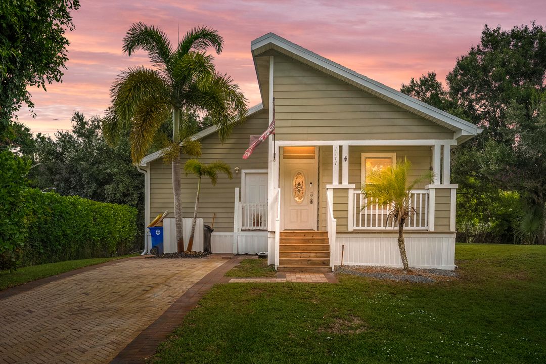 Recently Sold: $259,900 (3 beds, 2 baths, 1295 Square Feet)