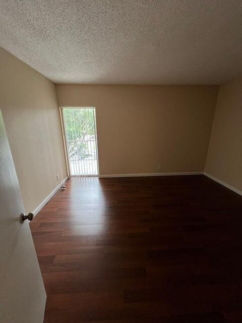 Под контрактом: $1,700 (1 спален, 1 ванн, 635 Квадратных фут)