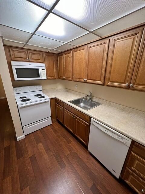 Под контрактом: $1,700 (1 спален, 1 ванн, 635 Квадратных фут)