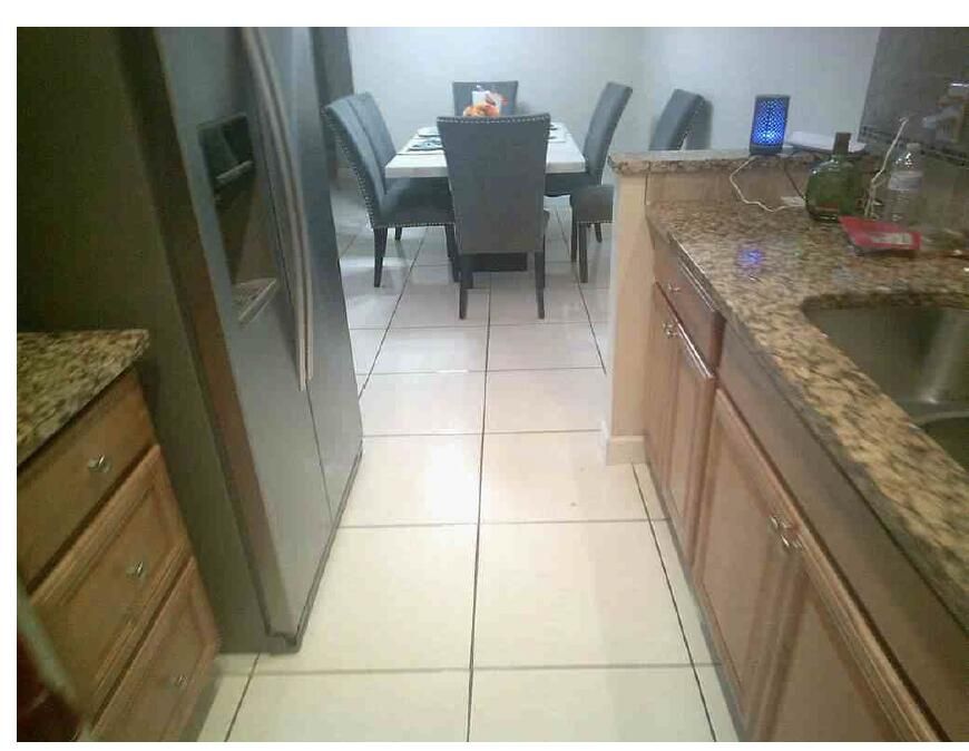 Activo con contrato: $449,900 (4 camas, 2 baños, 1674 Pies cuadrados)