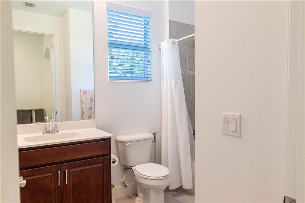 出租: $2,500 (3 贝兹, 2 浴室, 1624 平方英尺)