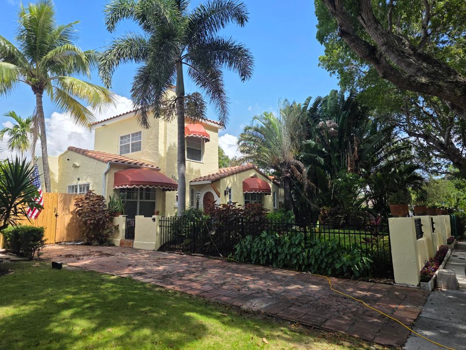 Recently Sold: $705,000 (4 beds, 3 baths, 1760 Square Feet)