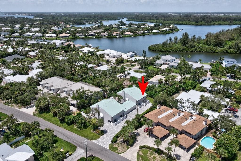 待售: $575,000 (2 贝兹, 1 浴室, 1675 平方英尺)