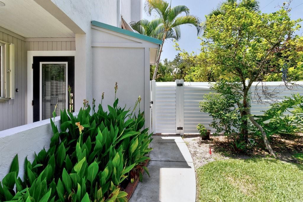 待售: $575,000 (2 贝兹, 1 浴室, 1675 平方英尺)