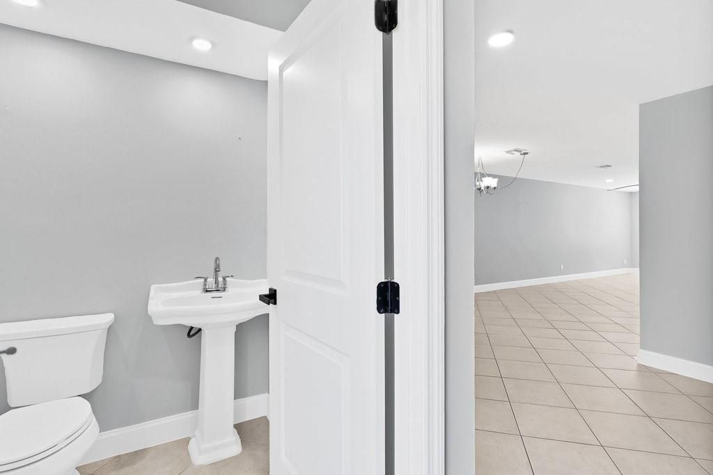 待售: $575,000 (2 贝兹, 1 浴室, 1675 平方英尺)