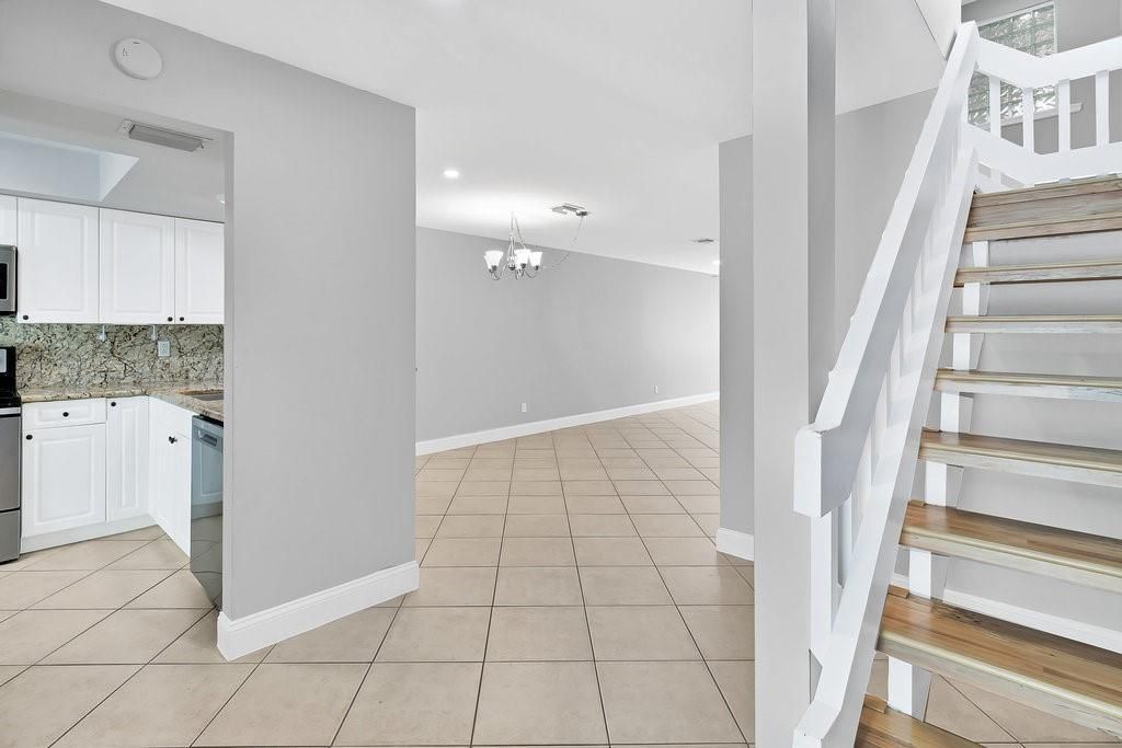 待售: $575,000 (2 贝兹, 1 浴室, 1675 平方英尺)