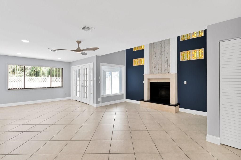 待售: $575,000 (2 贝兹, 1 浴室, 1675 平方英尺)