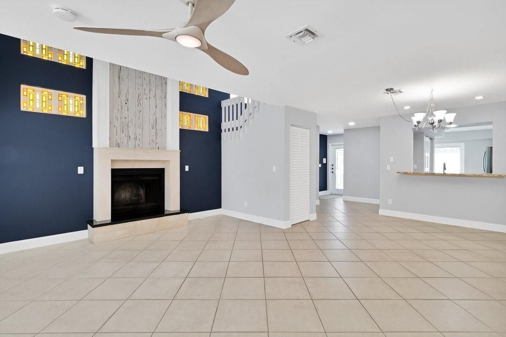 待售: $575,000 (2 贝兹, 1 浴室, 1675 平方英尺)