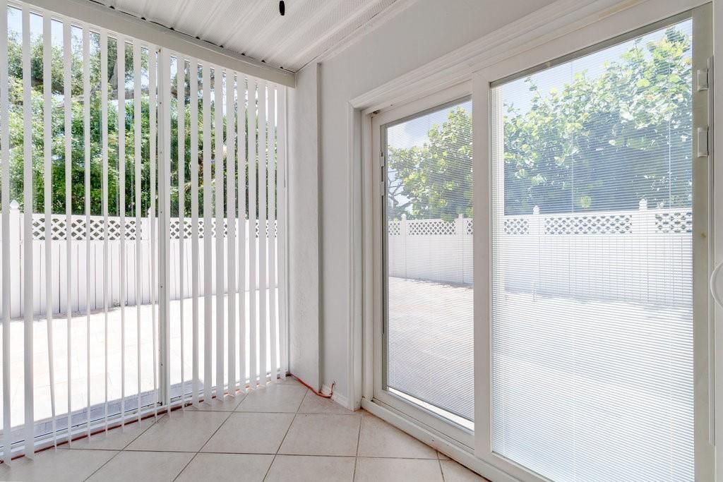 待售: $575,000 (2 贝兹, 1 浴室, 1675 平方英尺)