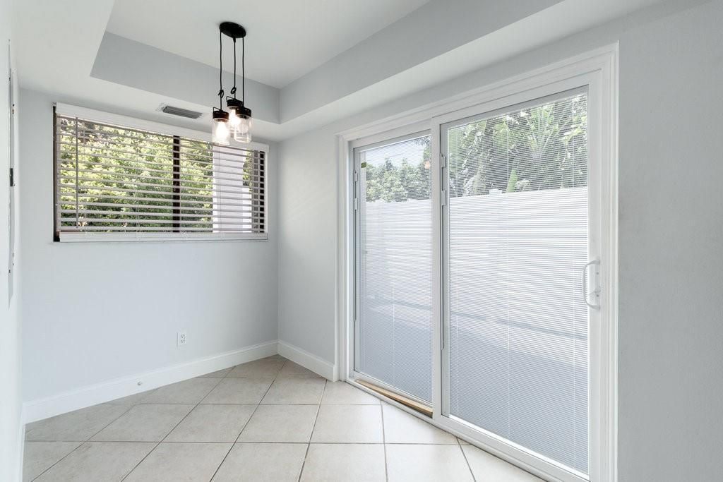 待售: $575,000 (2 贝兹, 1 浴室, 1675 平方英尺)