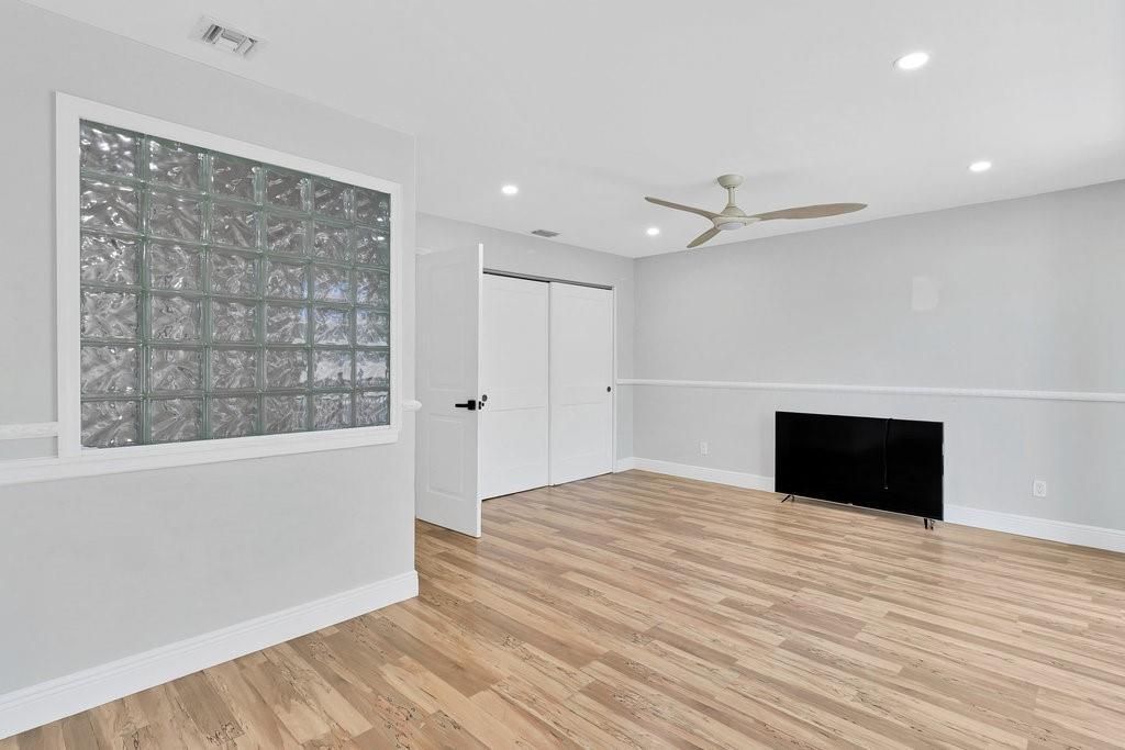 待售: $575,000 (2 贝兹, 1 浴室, 1675 平方英尺)