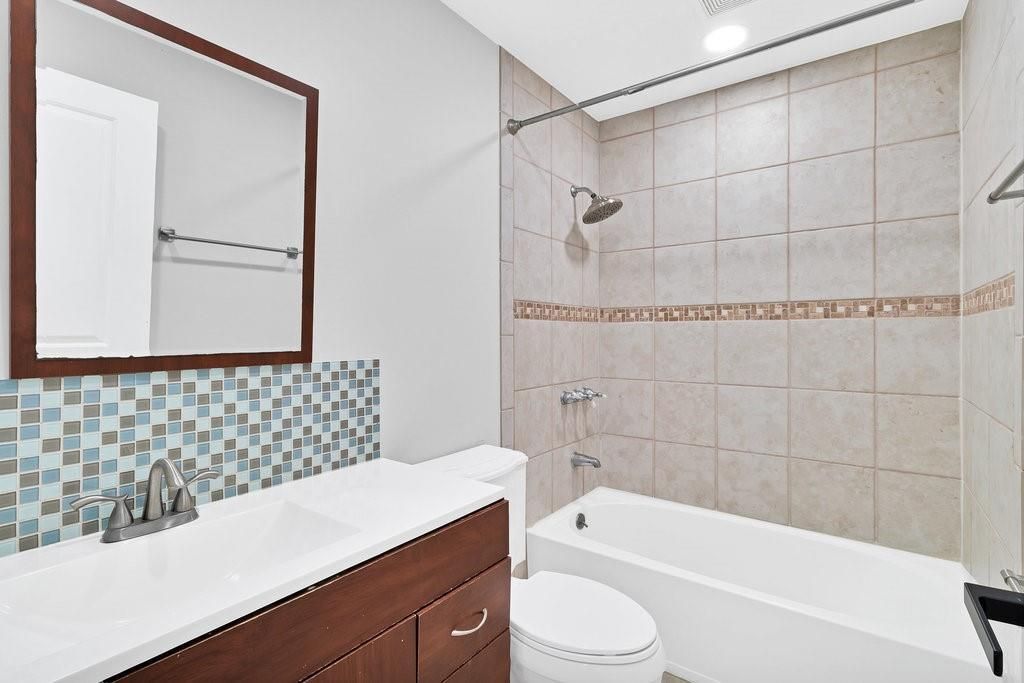 待售: $575,000 (2 贝兹, 1 浴室, 1675 平方英尺)