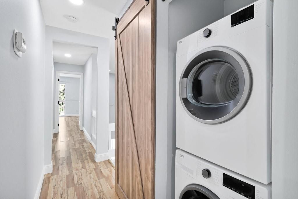 待售: $575,000 (2 贝兹, 1 浴室, 1675 平方英尺)