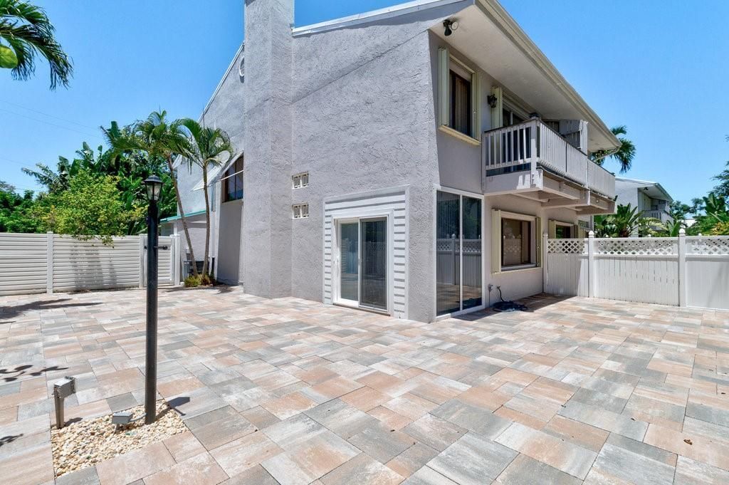 待售: $575,000 (2 贝兹, 1 浴室, 1675 平方英尺)