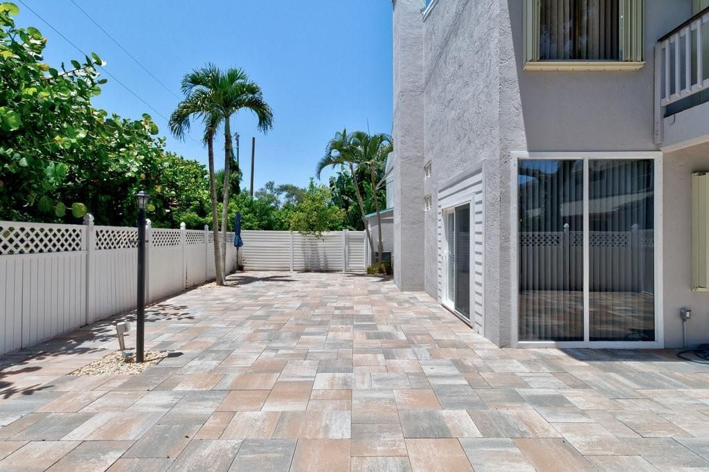 待售: $575,000 (2 贝兹, 1 浴室, 1675 平方英尺)