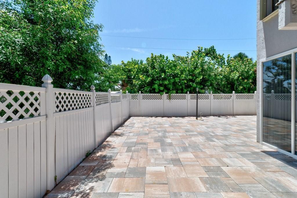 待售: $575,000 (2 贝兹, 1 浴室, 1675 平方英尺)