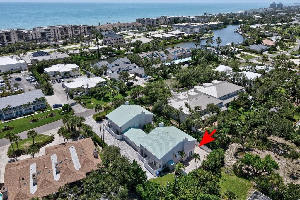 待售: $575,000 (2 贝兹, 1 浴室, 1675 平方英尺)