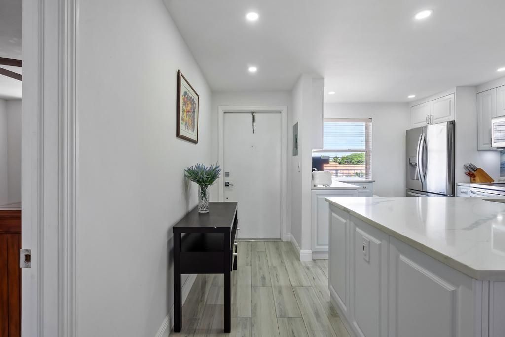 Activo con contrato: $4,000 (2 camas, 2 baños, 1200 Pies cuadrados)