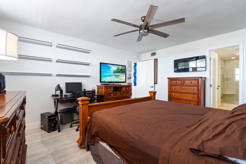 Activo con contrato: $4,000 (2 camas, 2 baños, 1200 Pies cuadrados)