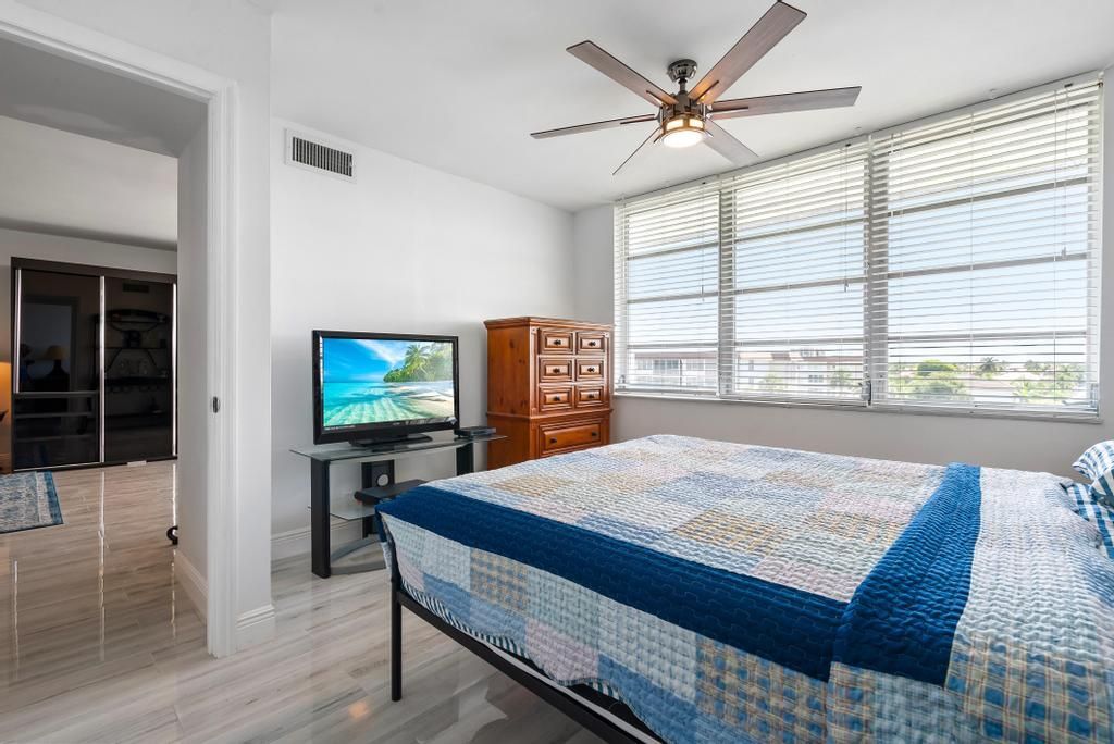 Activo con contrato: $4,000 (2 camas, 2 baños, 1200 Pies cuadrados)