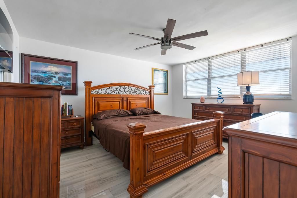 Activo con contrato: $4,000 (2 camas, 2 baños, 1200 Pies cuadrados)