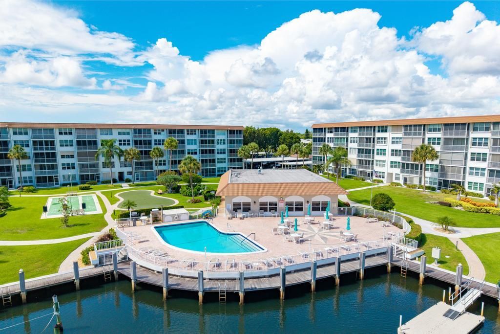 Activo con contrato: $4,000 (2 camas, 2 baños, 1200 Pies cuadrados)