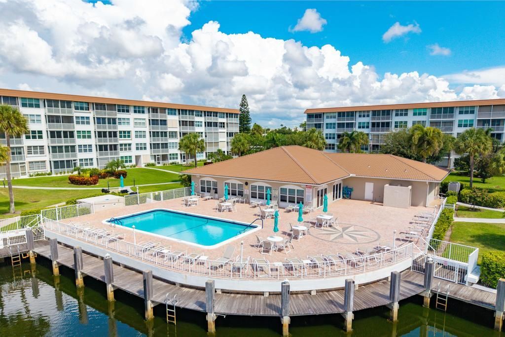 Activo con contrato: $4,000 (2 camas, 2 baños, 1200 Pies cuadrados)