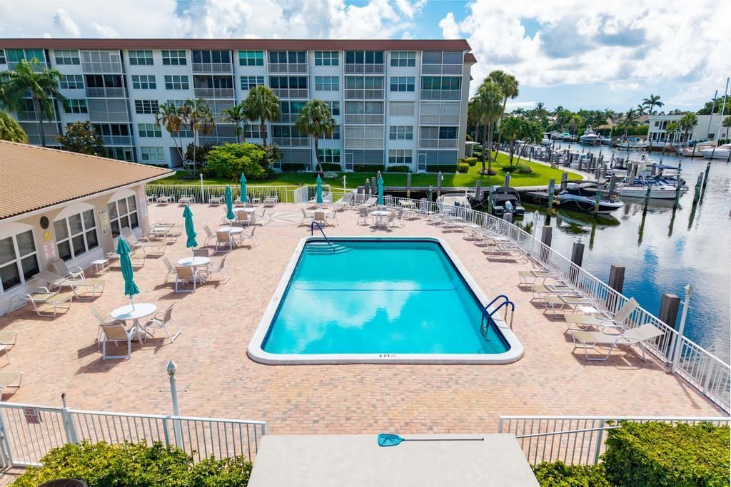 Activo con contrato: $4,000 (2 camas, 2 baños, 1200 Pies cuadrados)