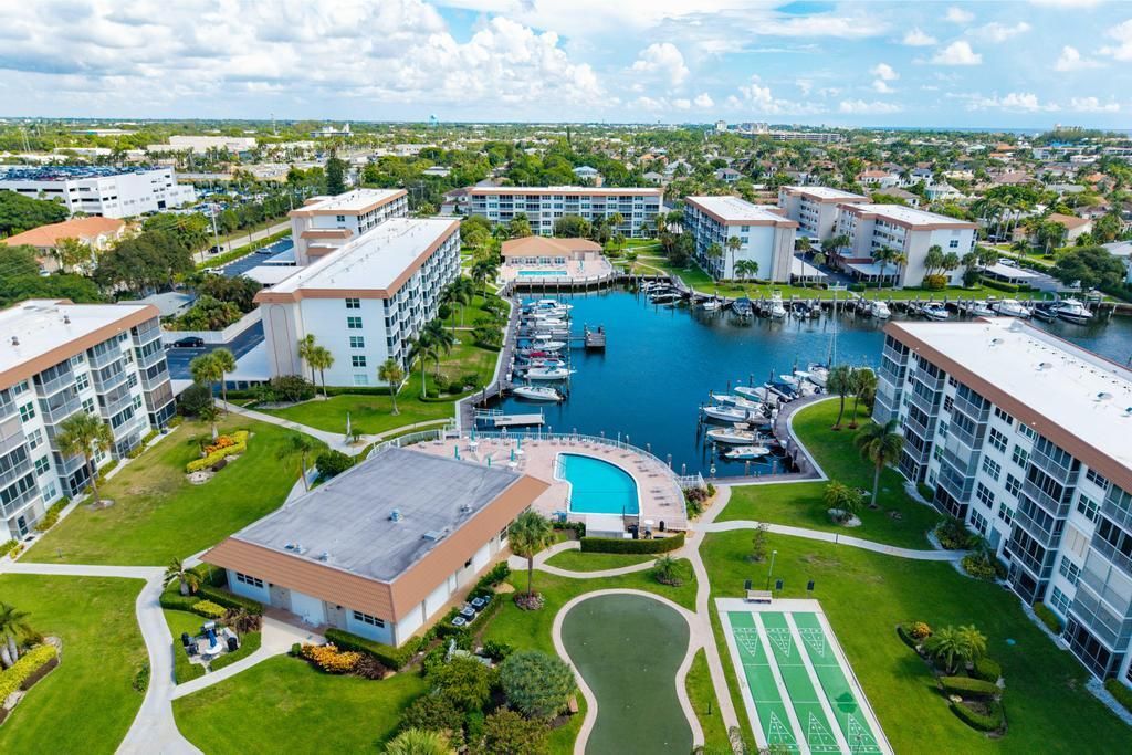 Activo con contrato: $4,000 (2 camas, 2 baños, 1200 Pies cuadrados)