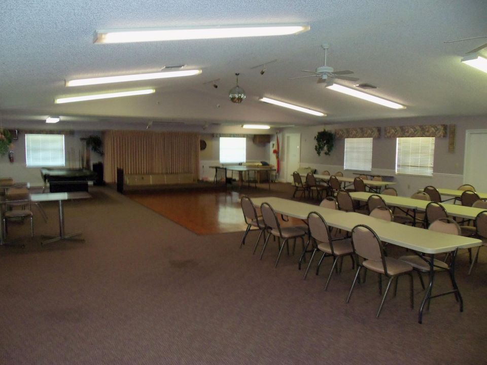 合同活跃: $195,000 (2 贝兹, 2 浴室, 1114 平方英尺)