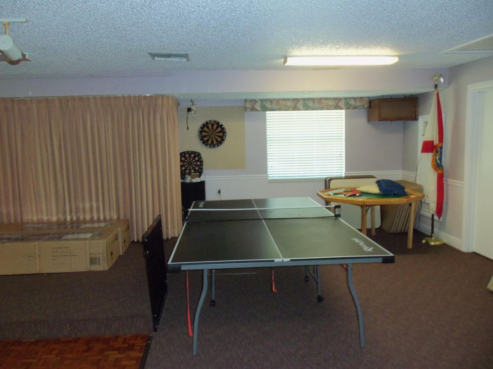 合同活跃: $195,000 (2 贝兹, 2 浴室, 1114 平方英尺)