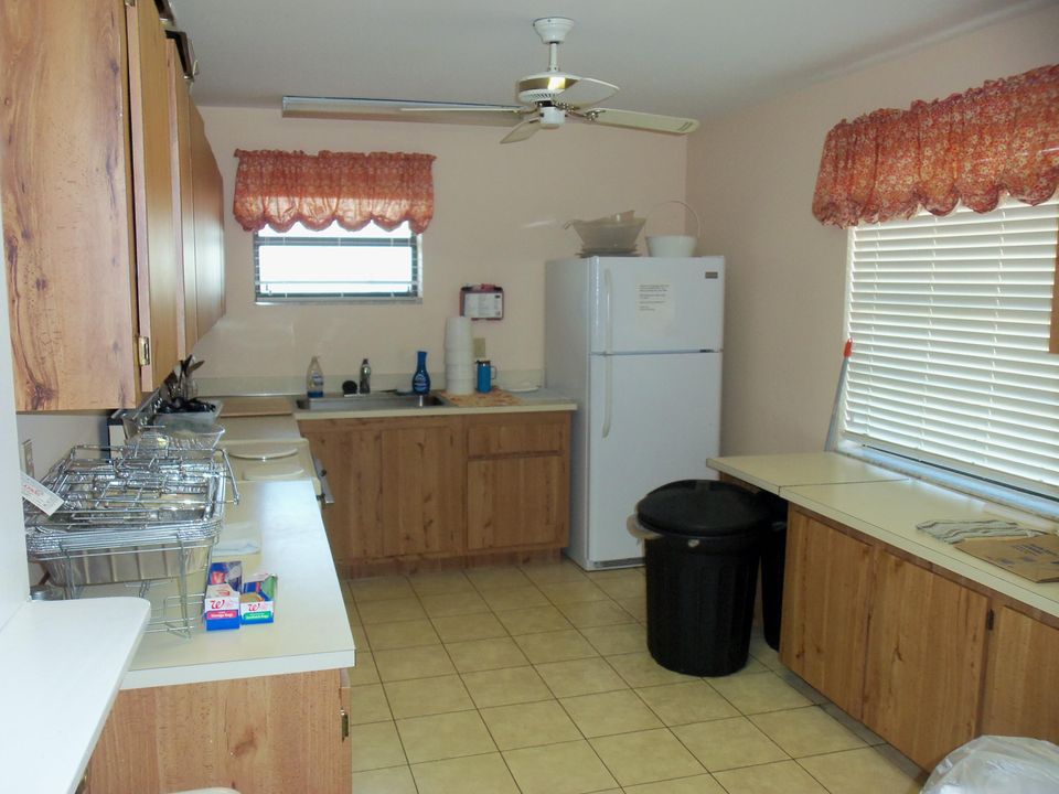 合同活跃: $195,000 (2 贝兹, 2 浴室, 1114 平方英尺)