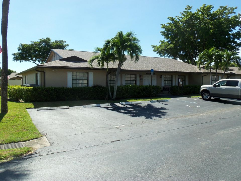 合同活跃: $195,000 (2 贝兹, 2 浴室, 1114 平方英尺)