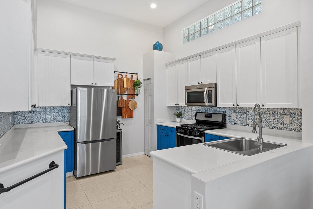 For Sale: $548,500 (3 beds, 2 baths, 2200 Square Feet)