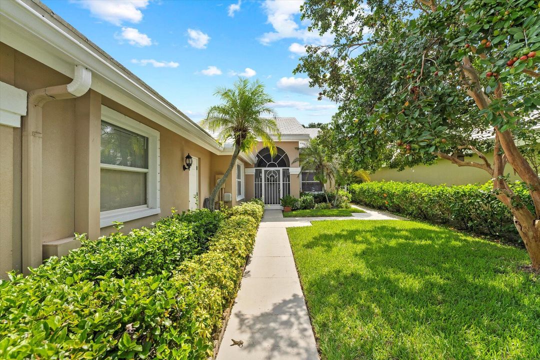 Active With Contract: $3,700 (3 beds, 2 baths, 2271 Square Feet)