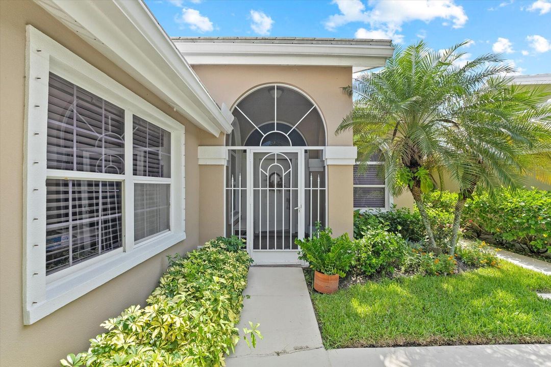 Active With Contract: $3,700 (3 beds, 2 baths, 2271 Square Feet)