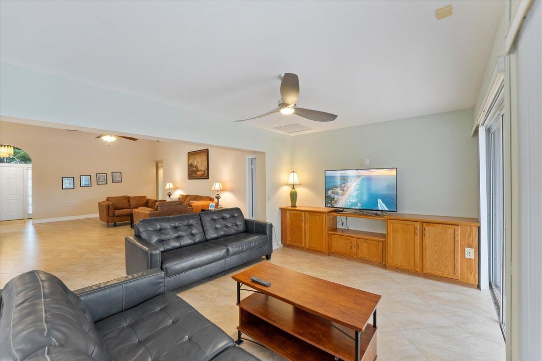 Active With Contract: $3,700 (3 beds, 2 baths, 2271 Square Feet)