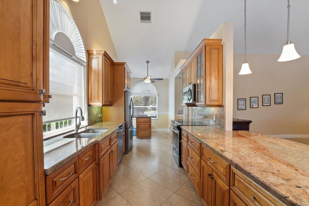 Active With Contract: $3,700 (3 beds, 2 baths, 2271 Square Feet)