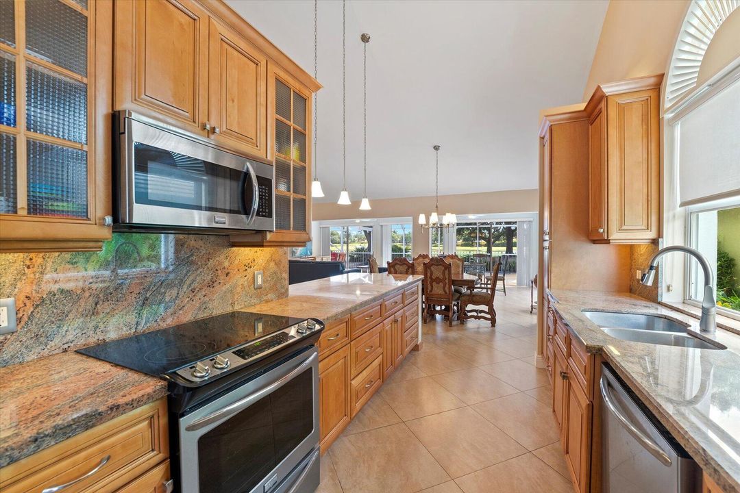 Active With Contract: $3,700 (3 beds, 2 baths, 2271 Square Feet)